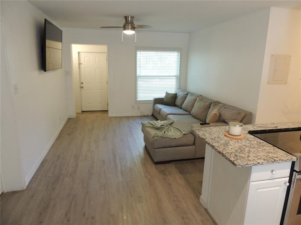 For Sale: $299,800 (3 beds, 2 baths, 1060 Square Feet)