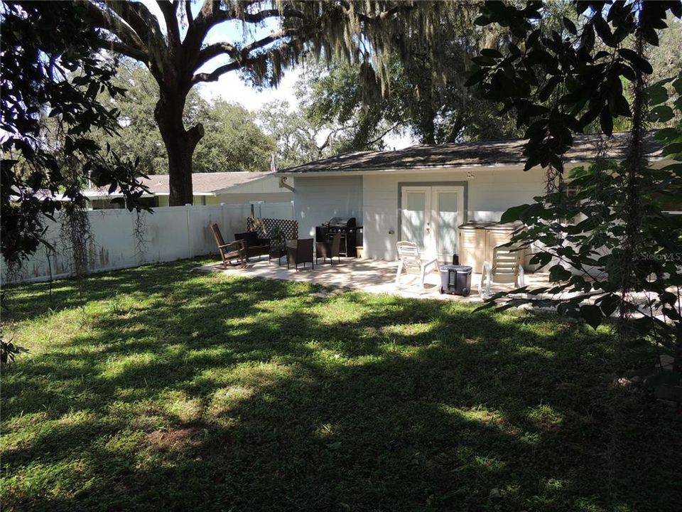 For Sale: $299,800 (3 beds, 2 baths, 1060 Square Feet)