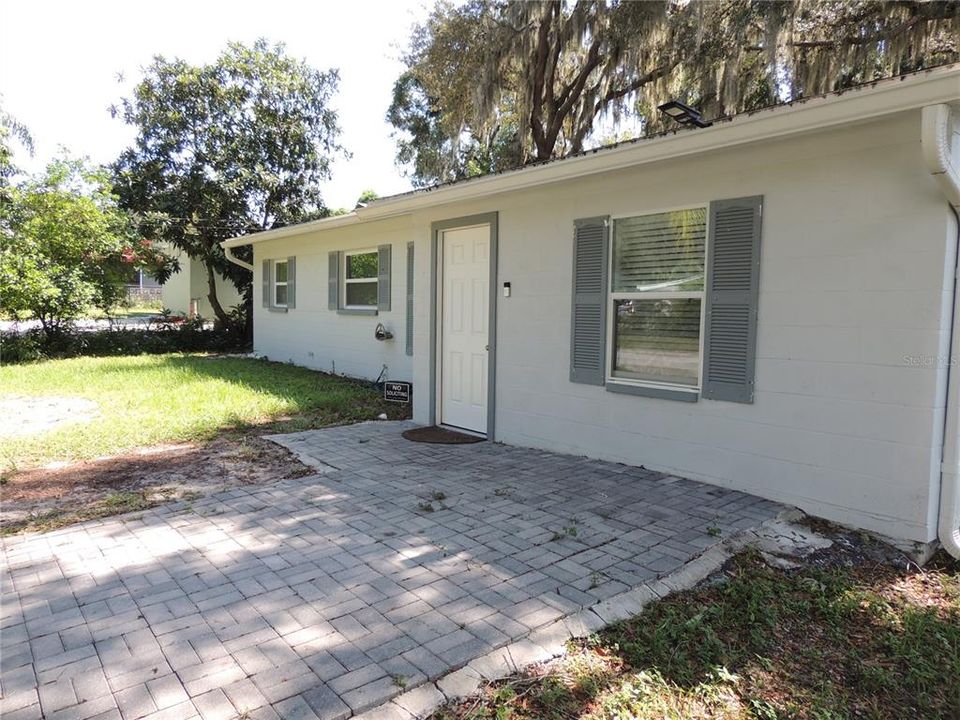 For Sale: $299,800 (3 beds, 2 baths, 1060 Square Feet)