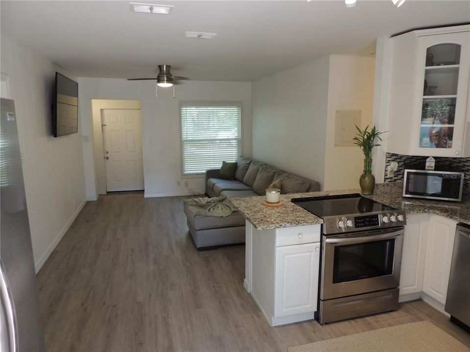 For Sale: $299,800 (3 beds, 2 baths, 1060 Square Feet)