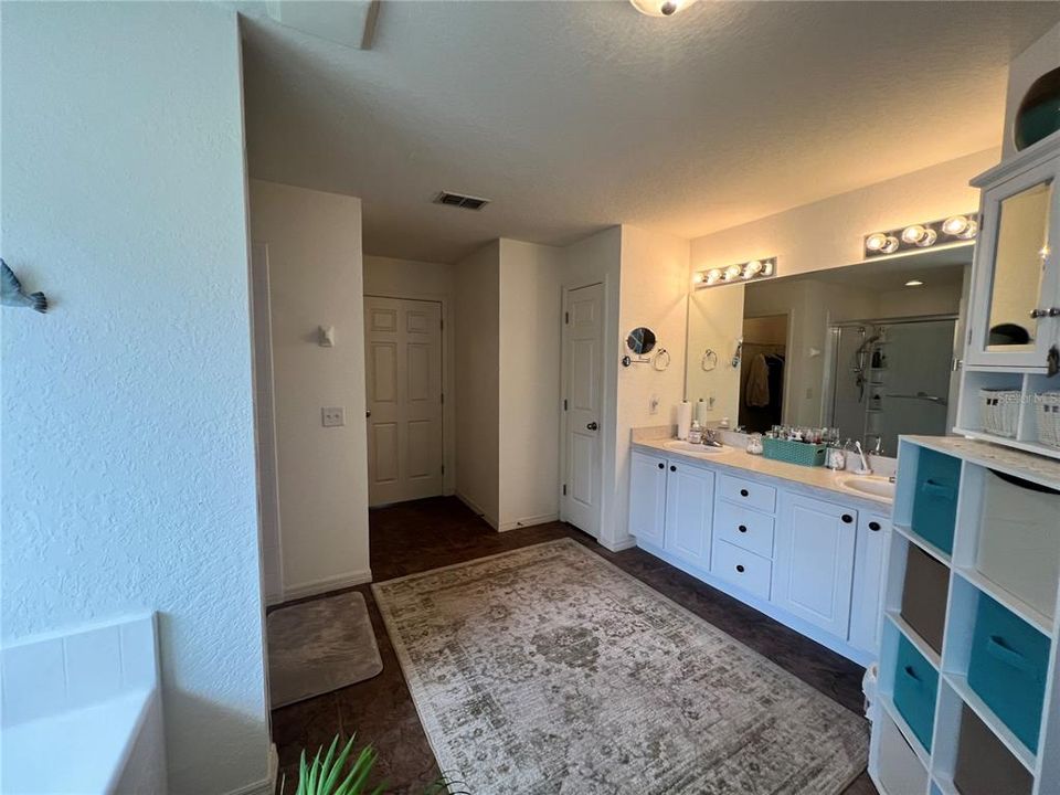 For Sale: $395,000 (4 beds, 2 baths, 2600 Square Feet)