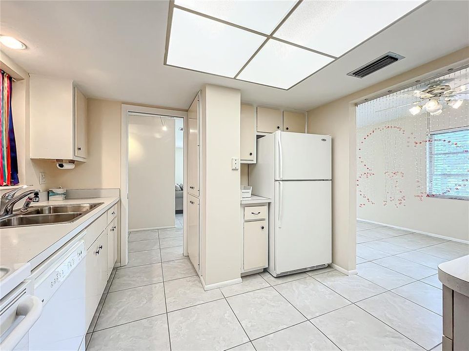 For Sale: $351,988 (2 beds, 2 baths, 1441 Square Feet)