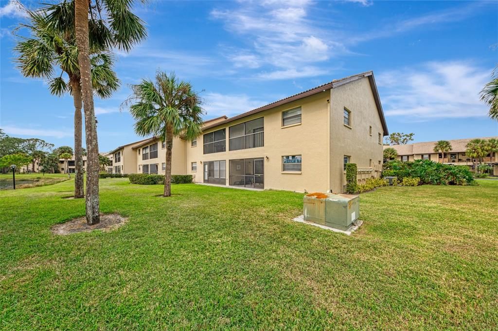 For Sale: $255,000 (2 beds, 2 baths, 1064 Square Feet)