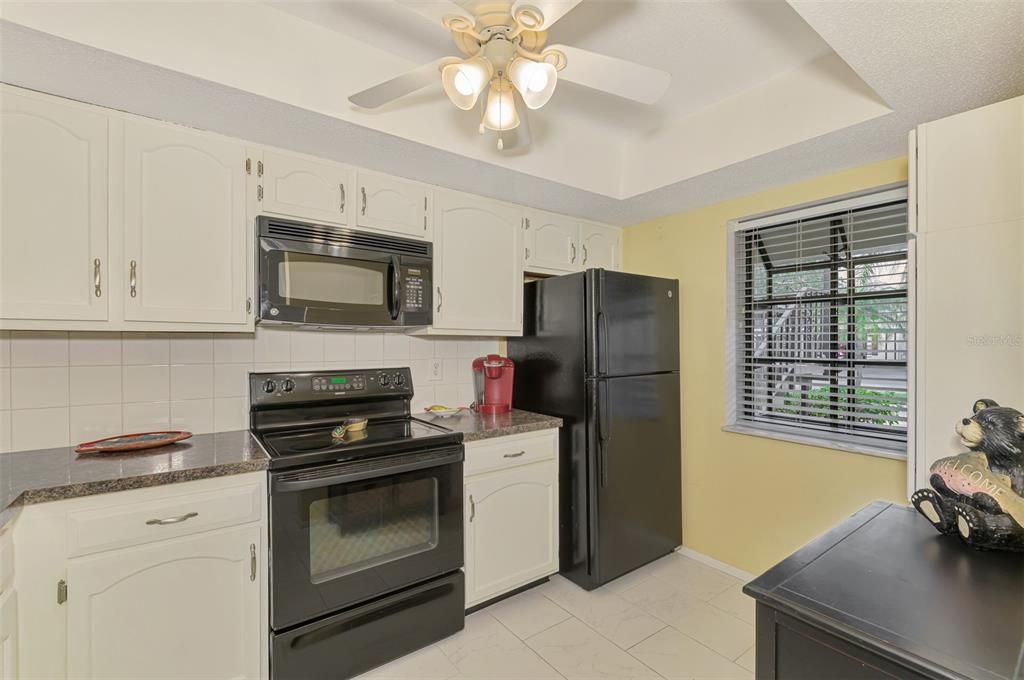 For Sale: $255,000 (2 beds, 2 baths, 1064 Square Feet)