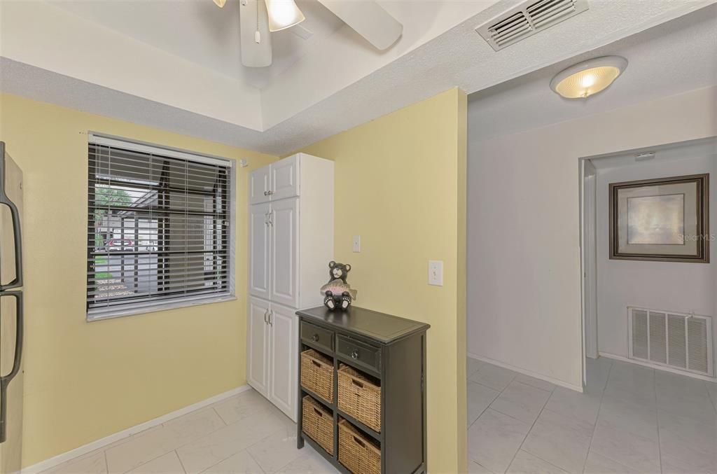 For Sale: $255,000 (2 beds, 2 baths, 1064 Square Feet)