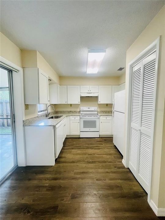 For Rent: $1,975 (2 beds, 2 baths, 1040 Square Feet)