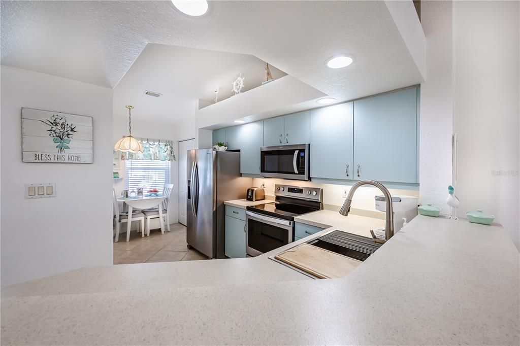 For Sale: $229,000 (2 beds, 2 baths, 1153 Square Feet)