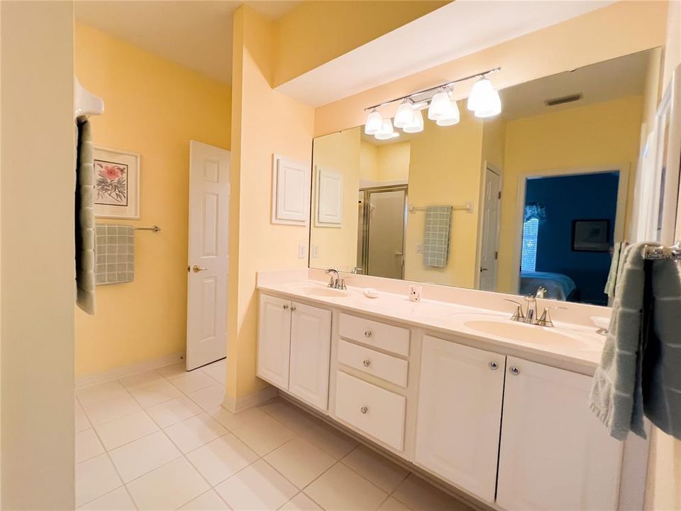 For Sale: $379,900 (2 beds, 2 baths, 1900 Square Feet)