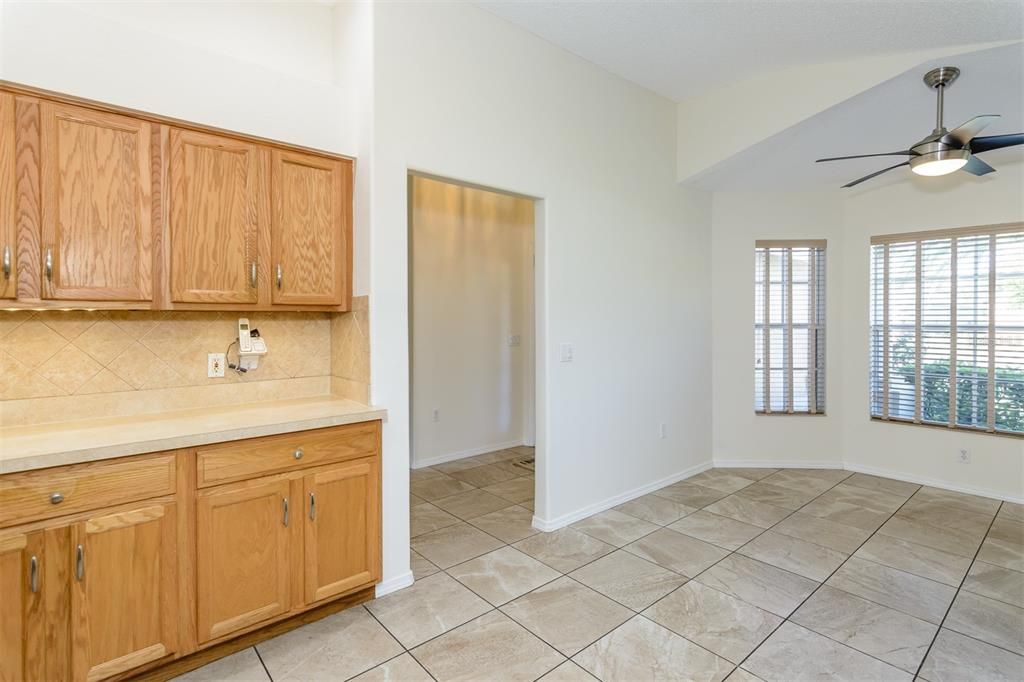 KITCHEN/BREAKFAST NOOK