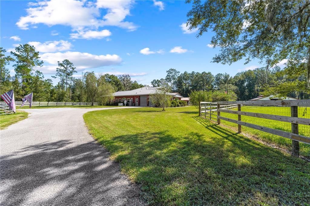 For Sale: $800,000 (4 beds, 3 baths, 2674 Square Feet)