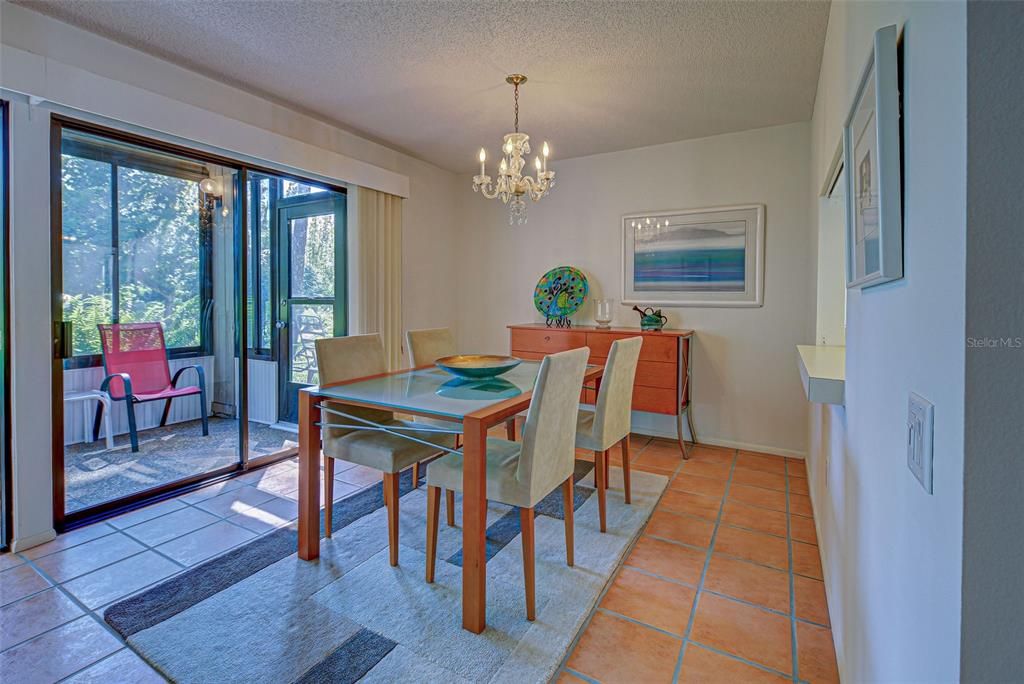 For Sale: $299,900 (2 beds, 2 baths, 1316 Square Feet)