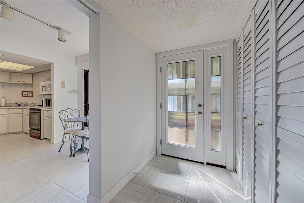 For Sale: $299,900 (2 beds, 2 baths, 1316 Square Feet)