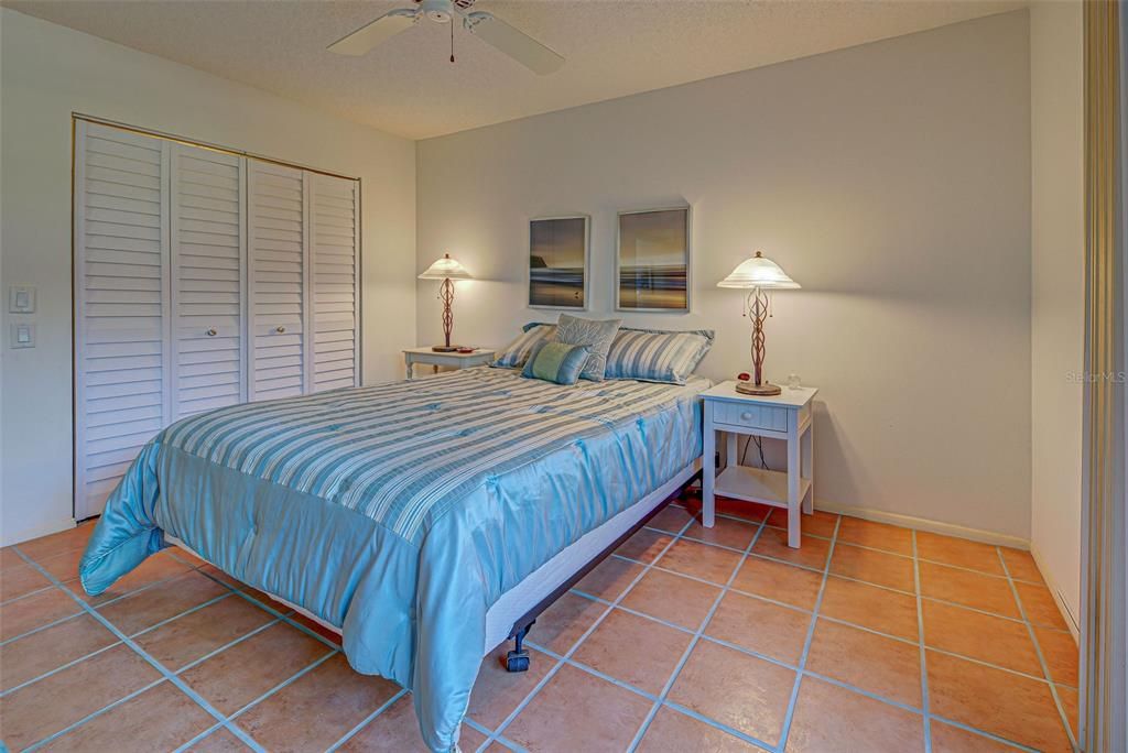 For Sale: $299,900 (2 beds, 2 baths, 1316 Square Feet)