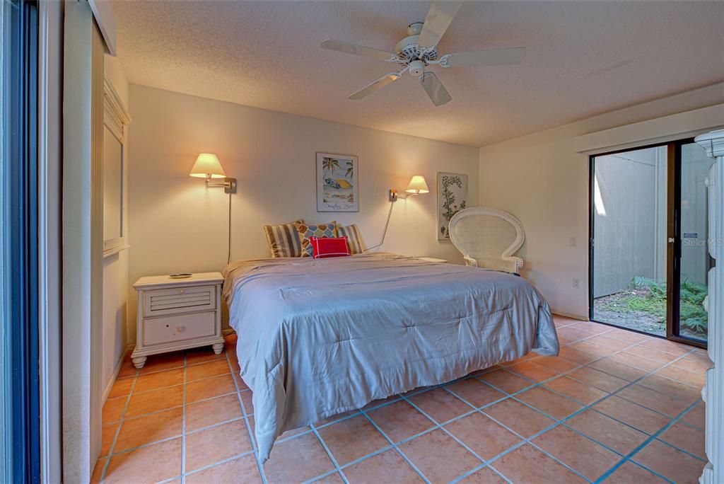 For Sale: $299,900 (2 beds, 2 baths, 1316 Square Feet)