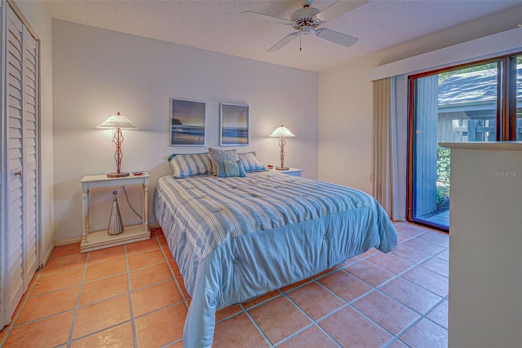 For Sale: $299,900 (2 beds, 2 baths, 1316 Square Feet)