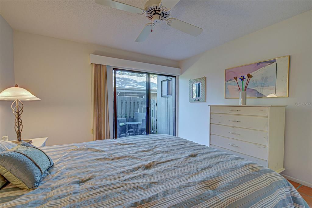 For Sale: $299,900 (2 beds, 2 baths, 1316 Square Feet)