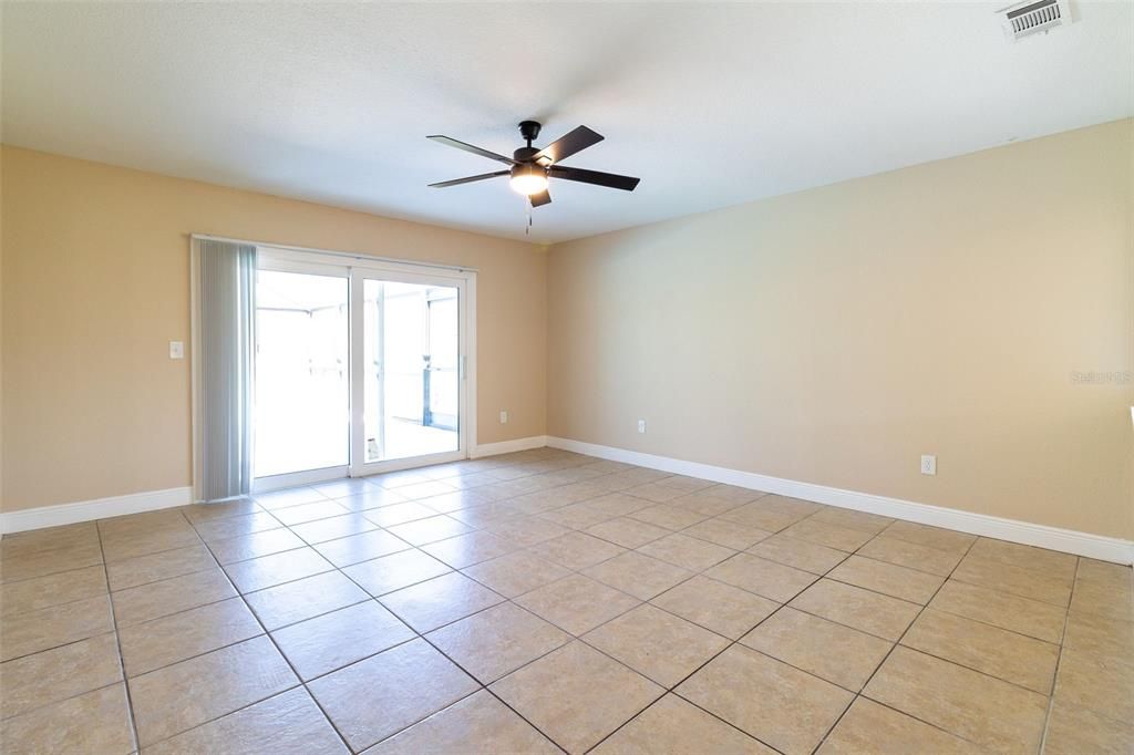 For Sale: $369,900 (3 beds, 2 baths, 1931 Square Feet)