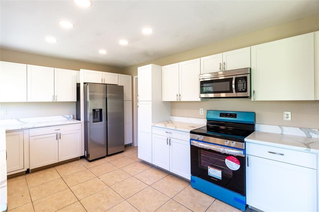 For Sale: $369,900 (3 beds, 2 baths, 1931 Square Feet)