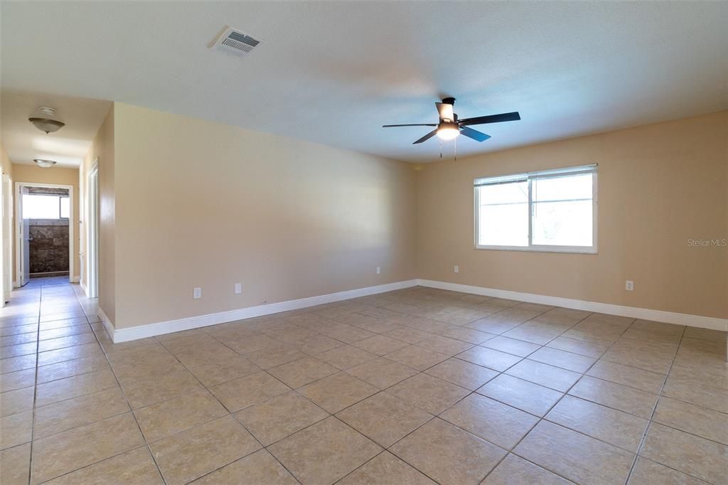 For Sale: $369,900 (3 beds, 2 baths, 1931 Square Feet)