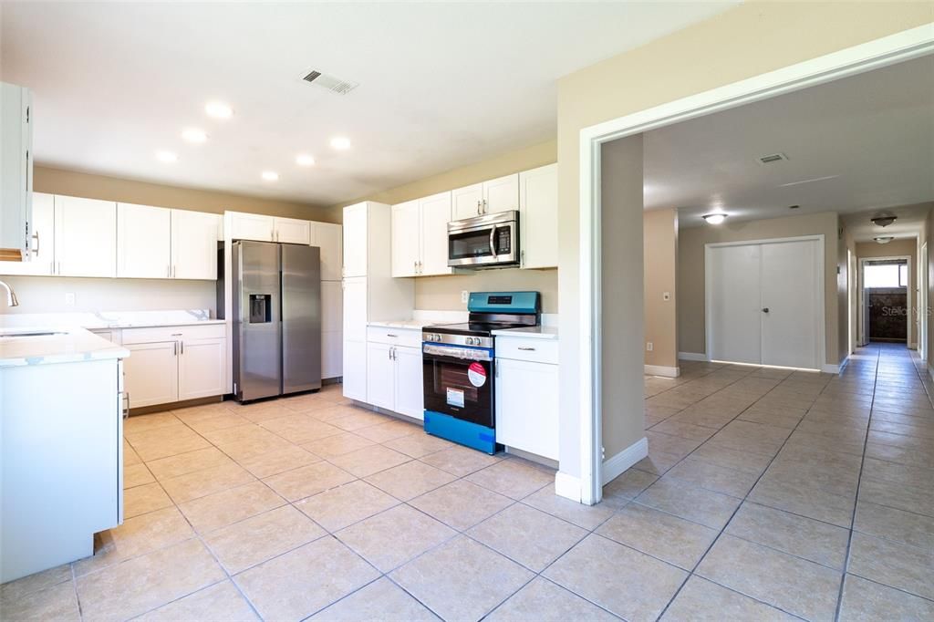 For Sale: $369,900 (3 beds, 2 baths, 1931 Square Feet)