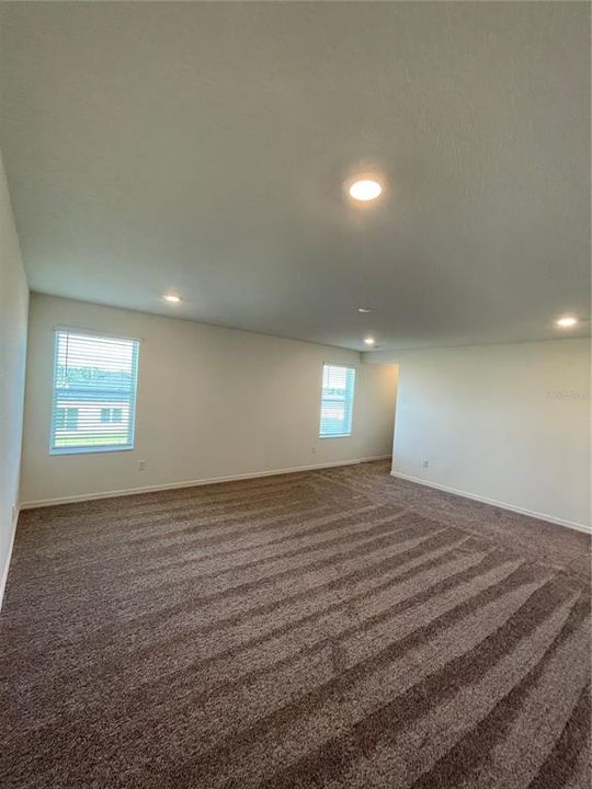 For Rent: $2,700 (4 beds, 3 baths, 2566 Square Feet)