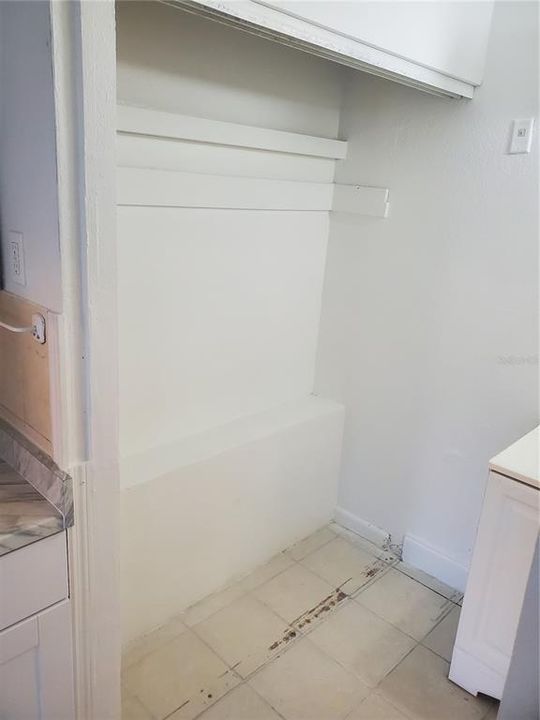 For Sale: $59,900 (0 beds, 1 baths, 276 Square Feet)