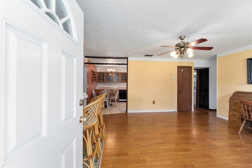 For Sale: $259,000 (3 beds, 1 baths, 1640 Square Feet)