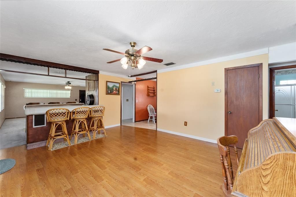 For Sale: $259,000 (3 beds, 1 baths, 1640 Square Feet)