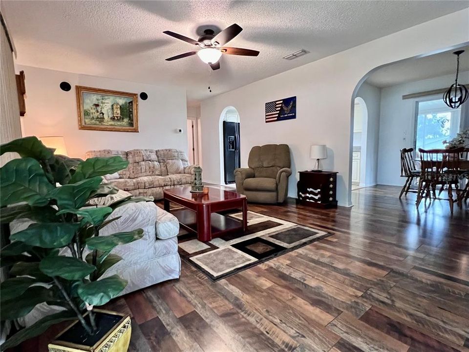 For Sale: $249,000 (2 beds, 2 baths, 1296 Square Feet)