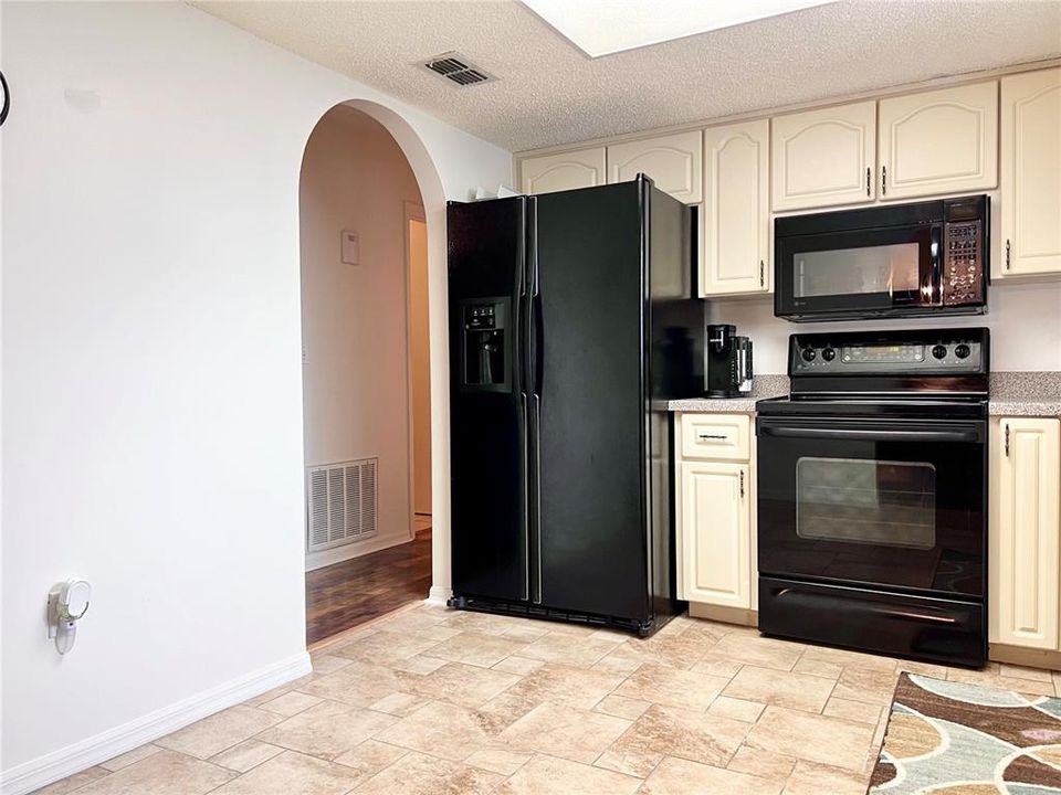 For Sale: $249,000 (2 beds, 2 baths, 1296 Square Feet)