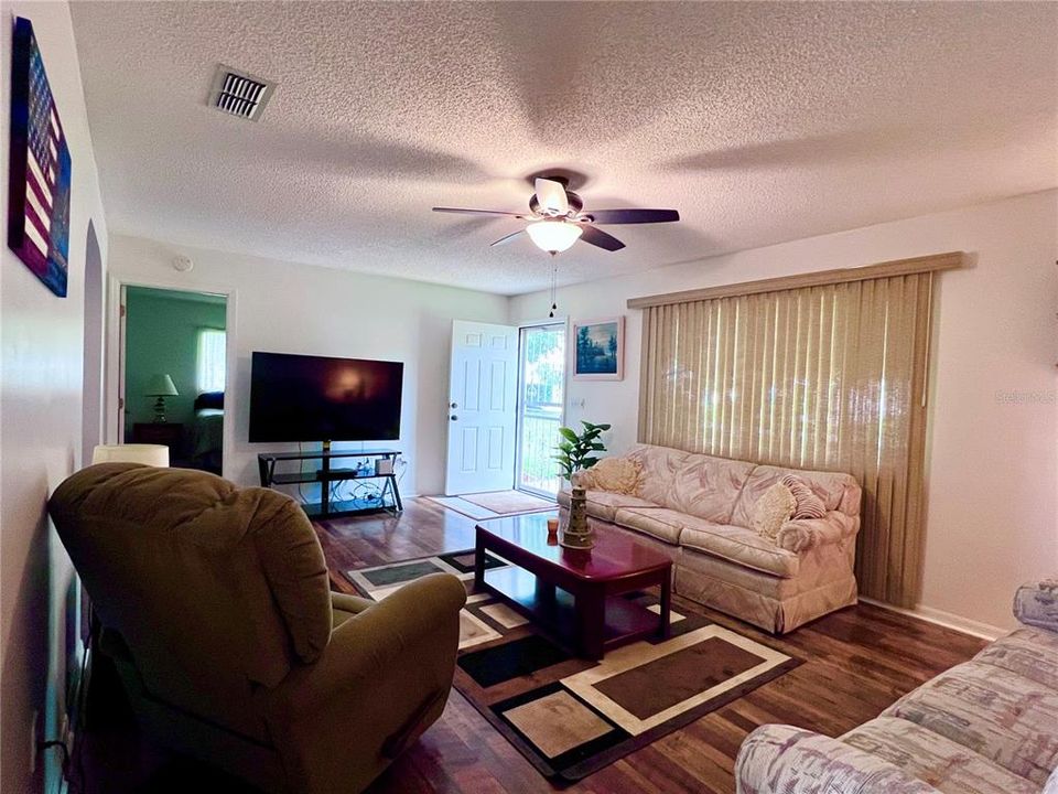 For Sale: $249,000 (2 beds, 2 baths, 1296 Square Feet)