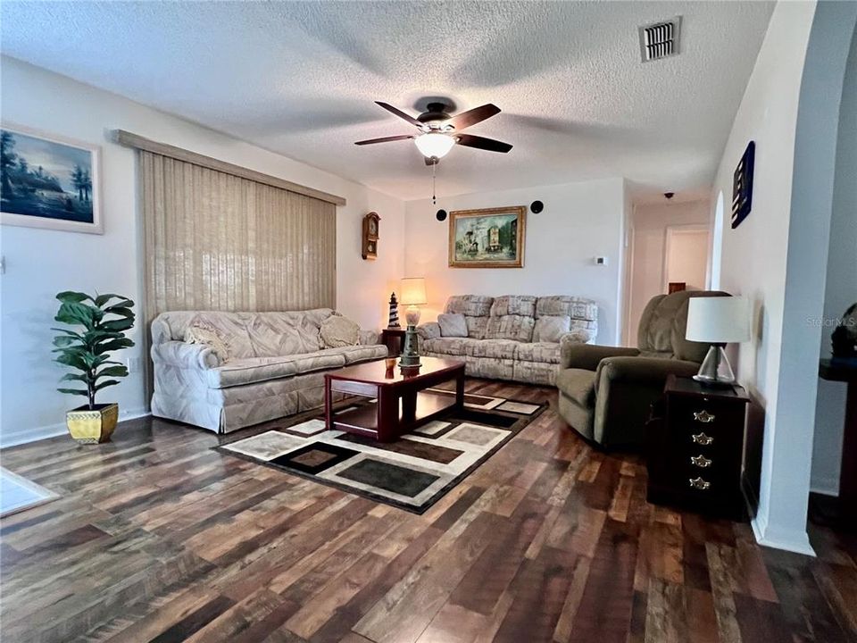 For Sale: $249,000 (2 beds, 2 baths, 1296 Square Feet)