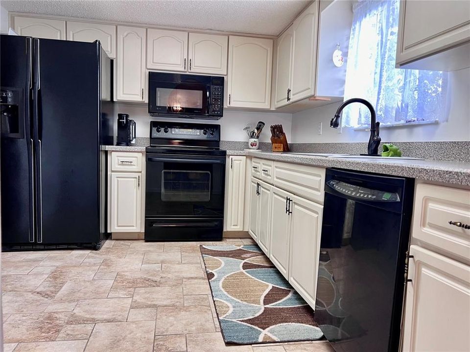 For Sale: $249,000 (2 beds, 2 baths, 1296 Square Feet)