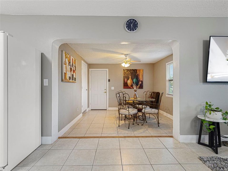 For Sale: $325,000 (2 beds, 2 baths, 1400 Square Feet)