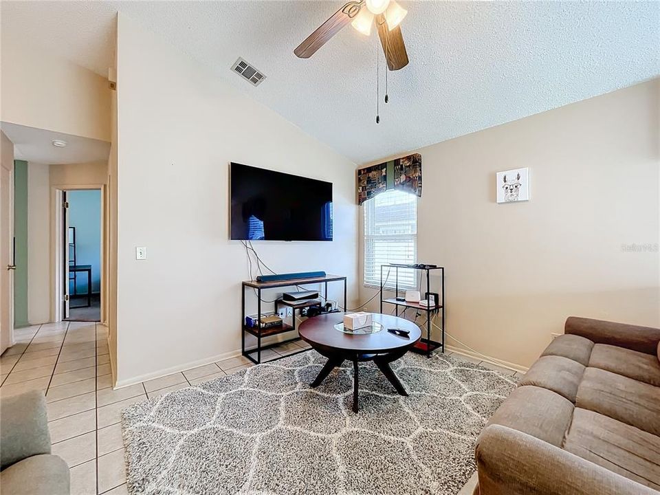 Active With Contract: $324,900 (2 beds, 2 baths, 1230 Square Feet)