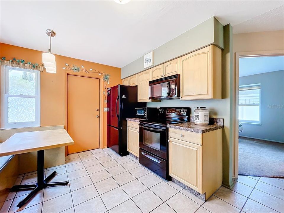 Active With Contract: $324,900 (2 beds, 2 baths, 1230 Square Feet)