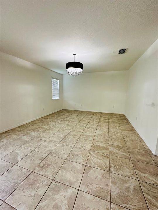 For Rent: $2,650 (4 beds, 2 baths, 1913 Square Feet)