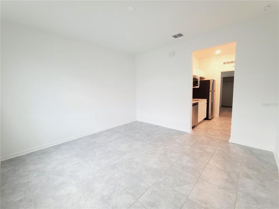 For Rent: $1,300 (1 beds, 1 baths, 650 Square Feet)