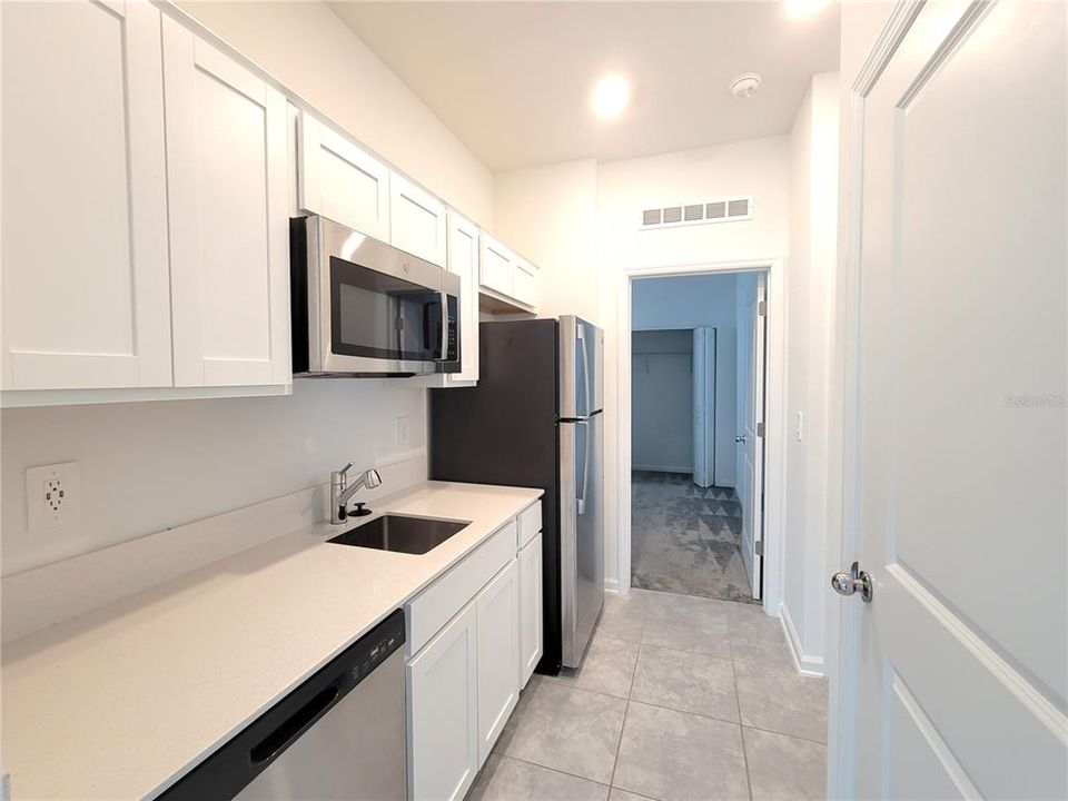 For Rent: $1,300 (1 beds, 1 baths, 650 Square Feet)