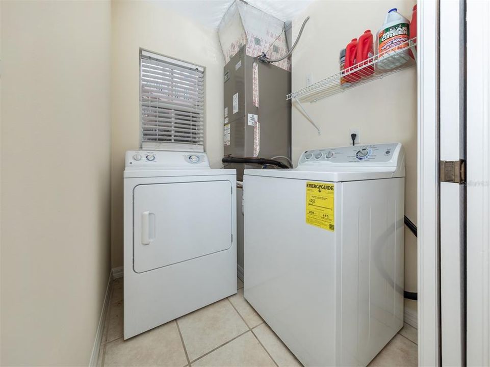 For Sale: $300,000 (3 beds, 2 baths, 1423 Square Feet)