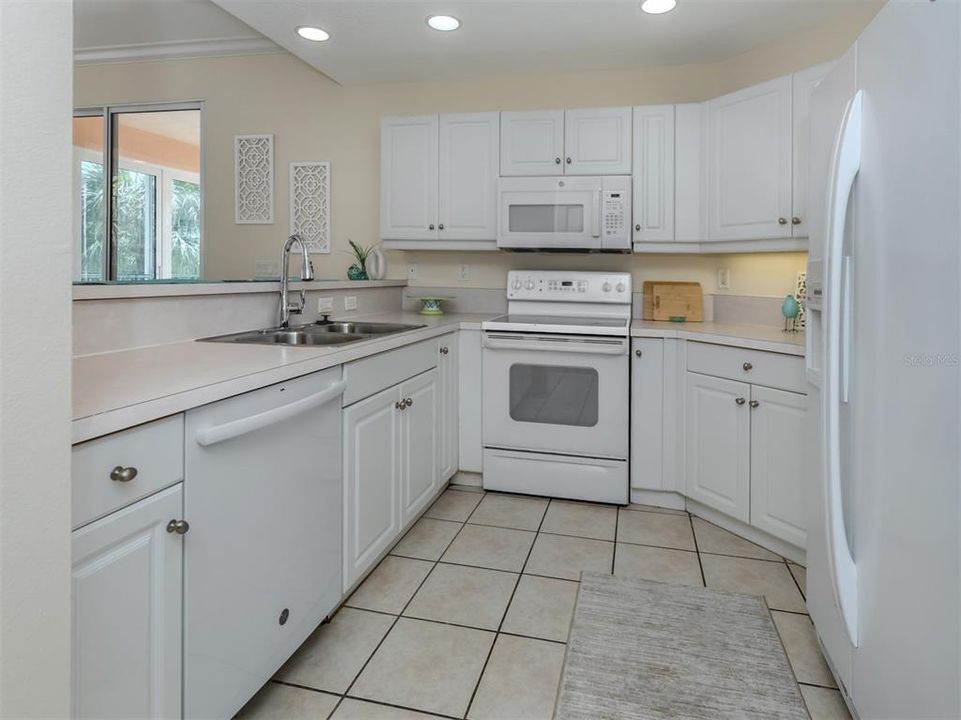 For Sale: $300,000 (3 beds, 2 baths, 1423 Square Feet)