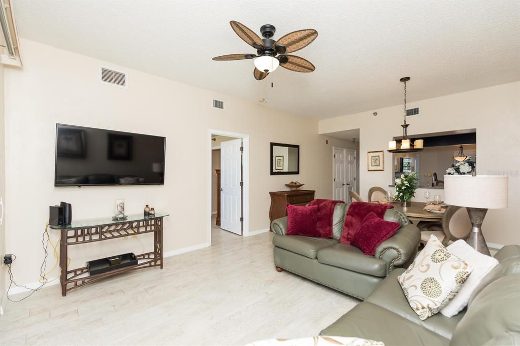 For Sale: $485,000 (2 beds, 2 baths, 1158 Square Feet)