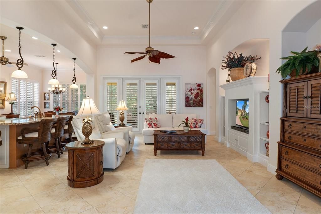 SOARING 16 FT CEILINGS W CROWN MOLDING