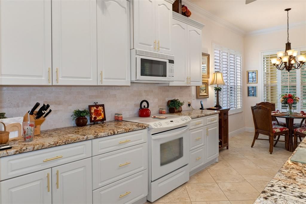 For Sale: $419,900 (3 beds, 2 baths, 2046 Square Feet)