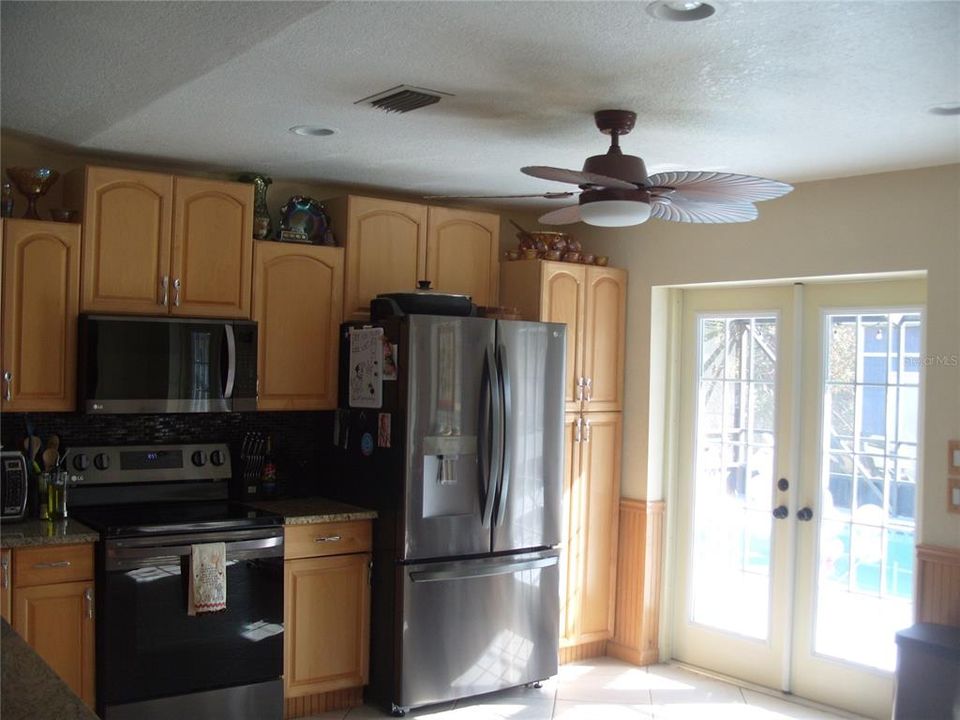 For Sale: $425,500 (3 beds, 2 baths, 1553 Square Feet)