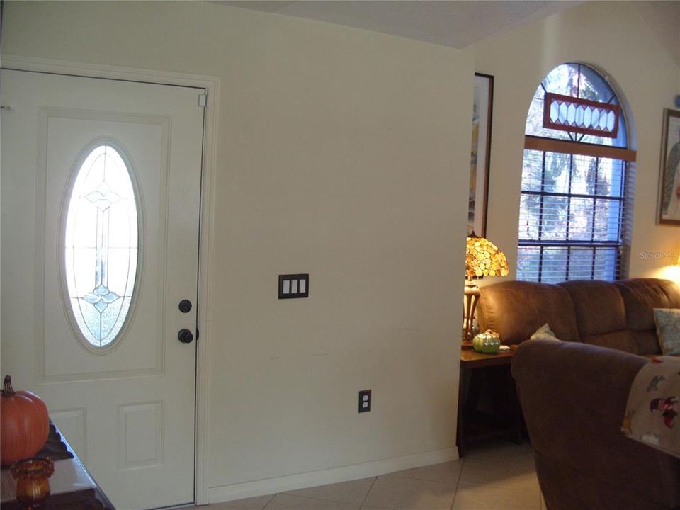 For Sale: $425,500 (3 beds, 2 baths, 1553 Square Feet)