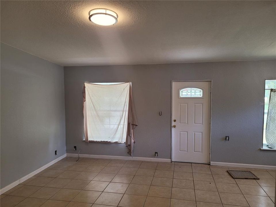 For Rent: $1,500 (3 beds, 1 baths, 1224 Square Feet)