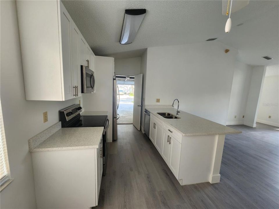 For Sale: $329,900 (3 beds, 2 baths, 1236 Square Feet)