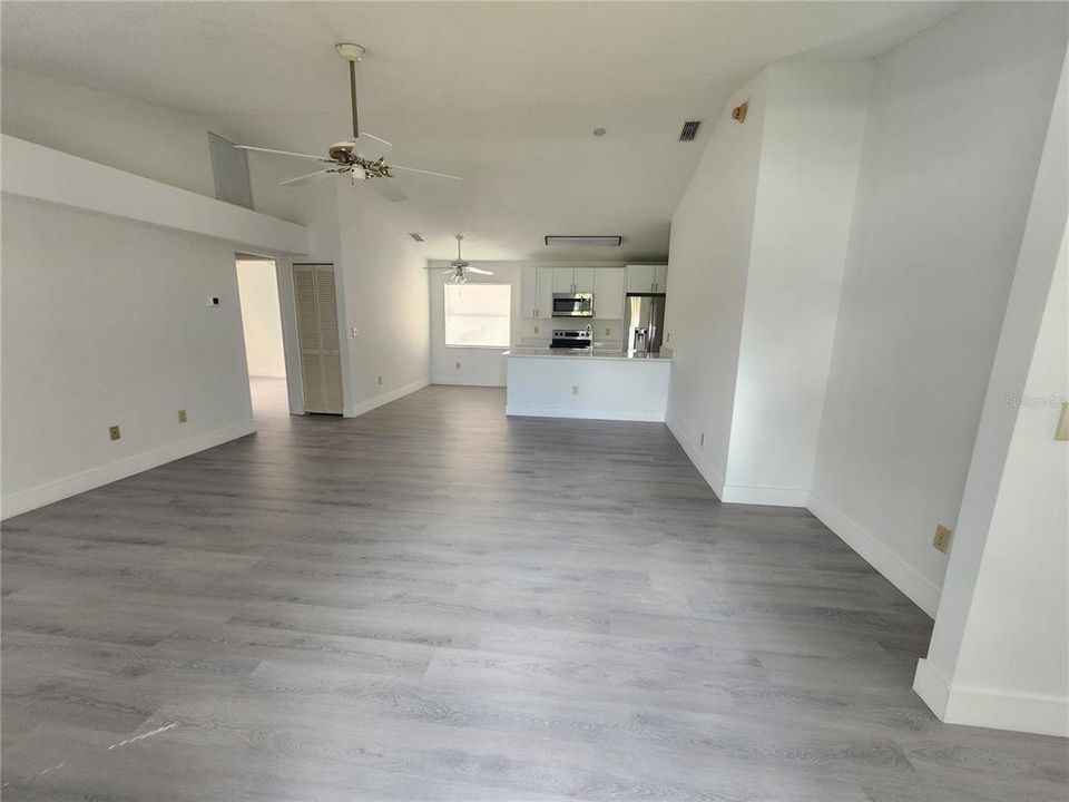 For Sale: $329,900 (3 beds, 2 baths, 1236 Square Feet)