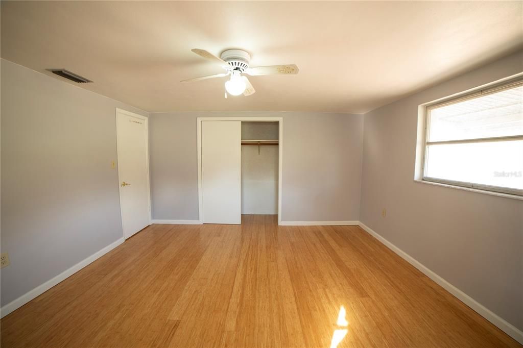 For Sale: $259,000 (2 beds, 1 baths, 1060 Square Feet)